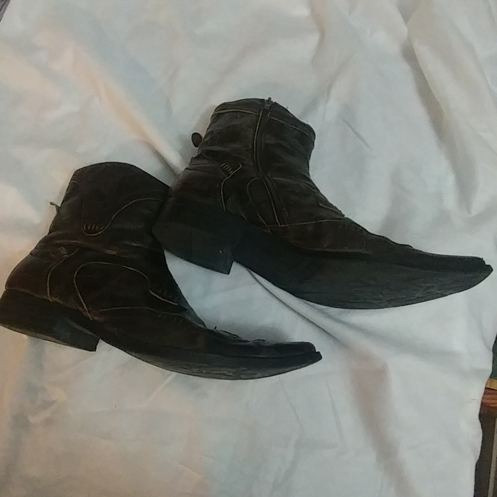 Shoes - Picture 2 of 3